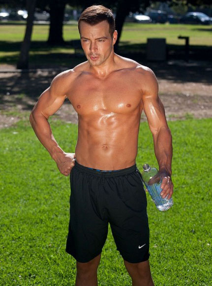 Joey Lawrence shirtless, working out